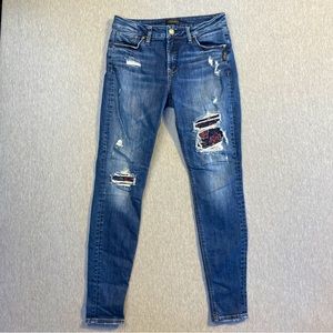 Silver Jeans Women’s Size 30 x 31 Avery Skinny Distressed Floral Embroidery Blue